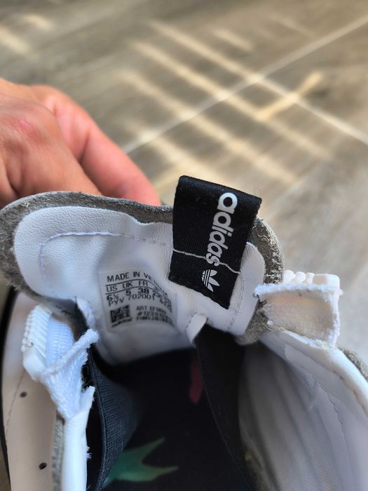 Apuci Adidas cu fermoar 38