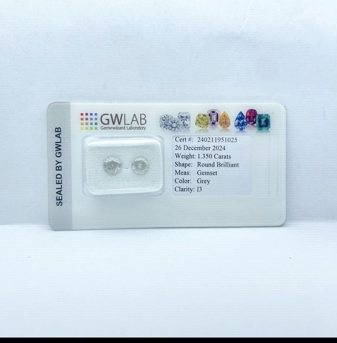 Pereche Diamante naturale 1.35 carate