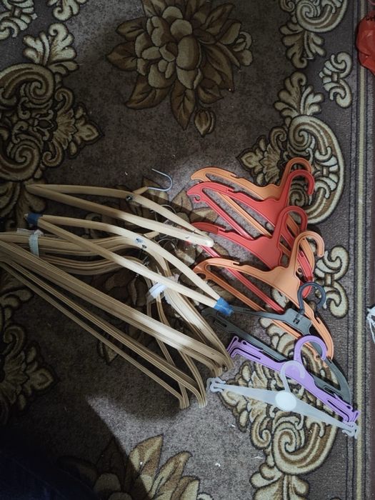 Вешалки (плечики для одежды)