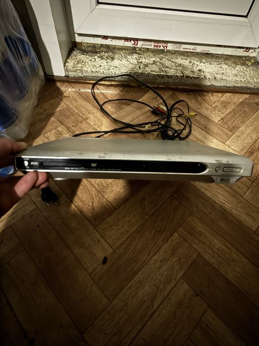 Dvd плэер б/у в рабочем состоянии с дисками