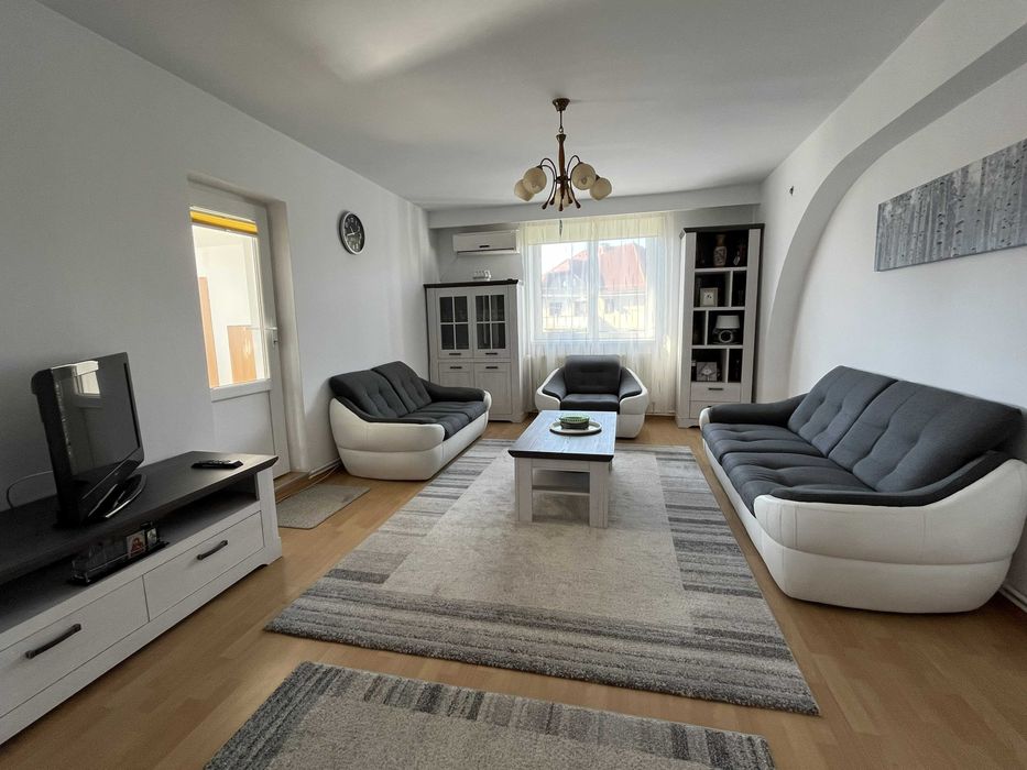 Persoană fizică, vând apartament la casă, cartier Sub Arini, Sibiu