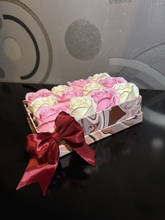 Cutie cu trandafiri de sapun