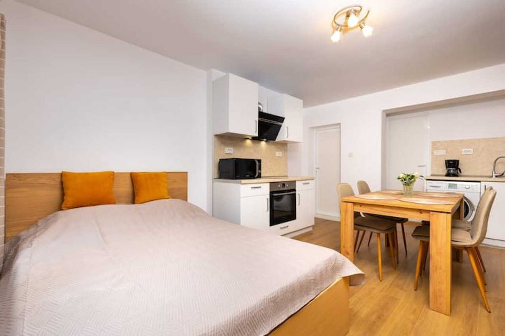 Дава се под наем Едностаен апартамент в Пловдив, Център - 25 кв.м за 245 € - Снимка #7