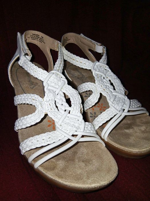 Из Америки сандалии, от бренда Bare Traps Takara