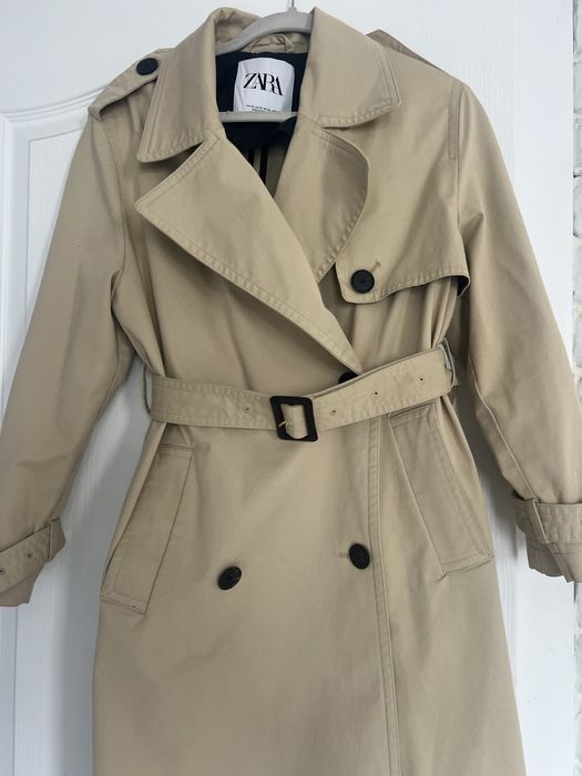 Стилен тренчкот Zara