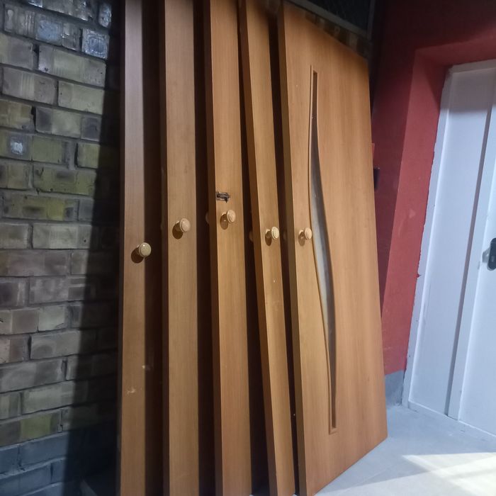 Продам двери деревянные межкомнатные