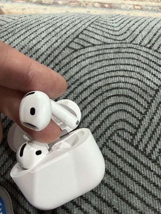 Airpods 4 продам
