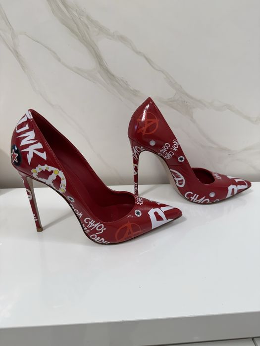 Елегантни обувки на ток