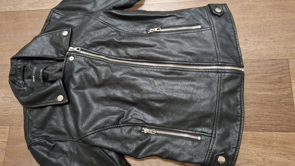 Курточка Косуха Sinsay.  Размер s.