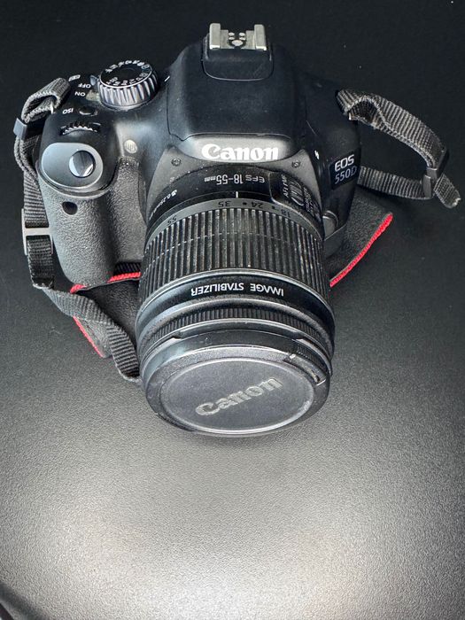 Фотоапарат Canon EOS 550D + Обектив 18-55mm IS