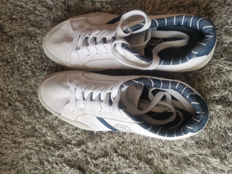 Спортни обувки употребявани