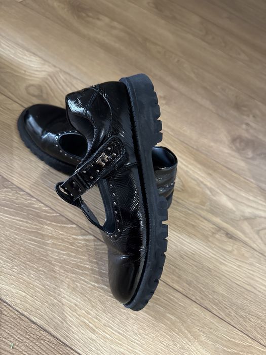 Туфли для девочки для школы черные