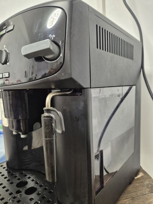 Expresor DeLonghi automat