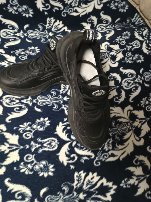 De vânzare adidași