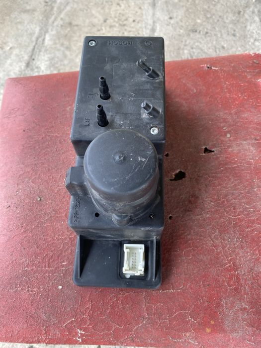 Вакуум помпа за централно заключване на мерцедес w210