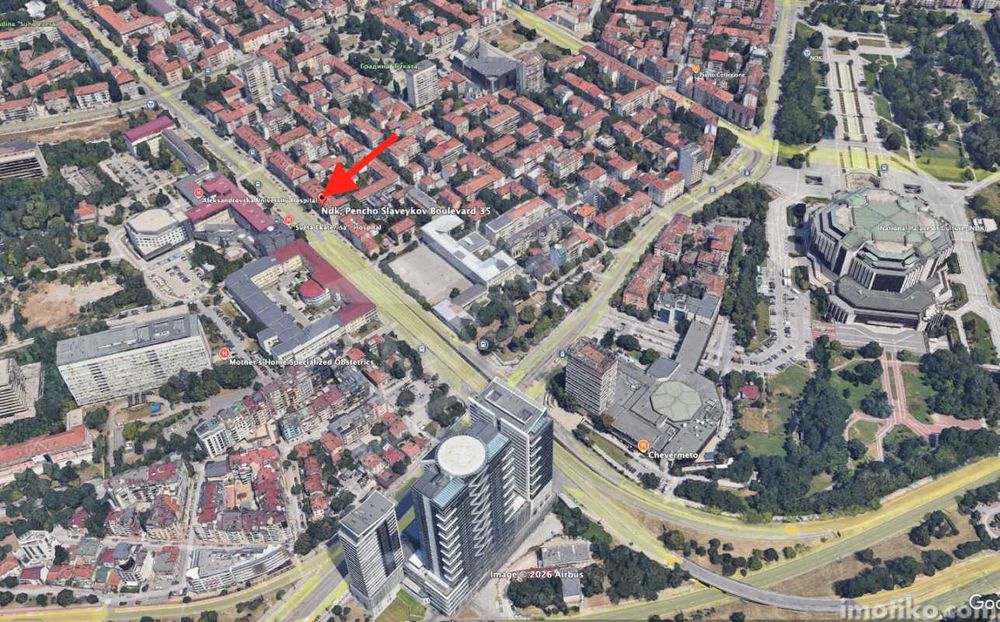 Едностаен на метри от Медицинския университет