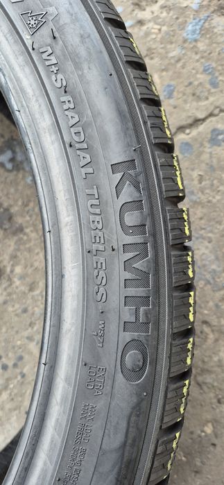 2 anvelope iarna ca noi Kumho 265/40/22,dot 2023.Pretul este pe bucata.