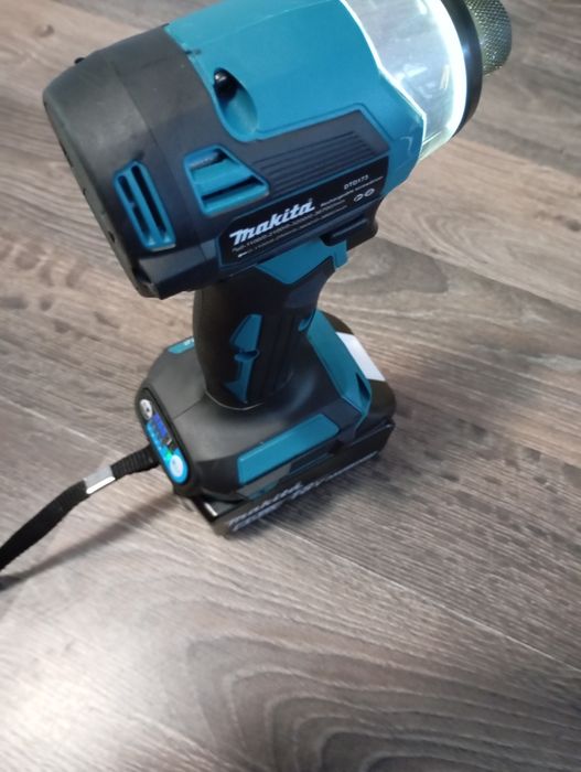 Autofiletanta cu impact Makita DTD173 cu baterie de 6a NOU