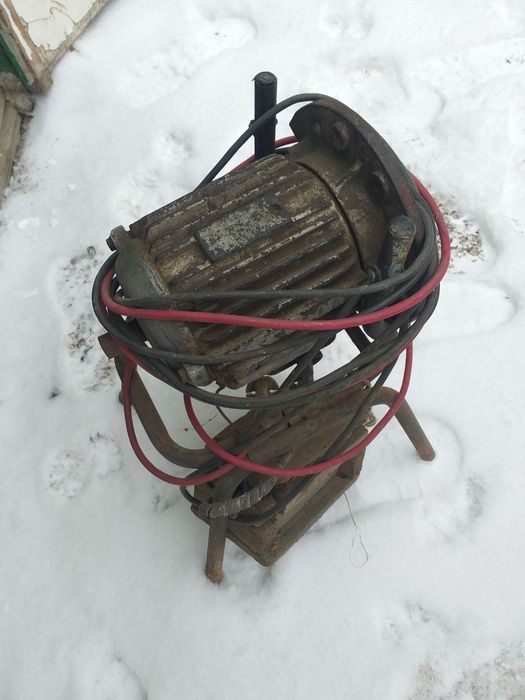 Продам не дорогои электро двигатель