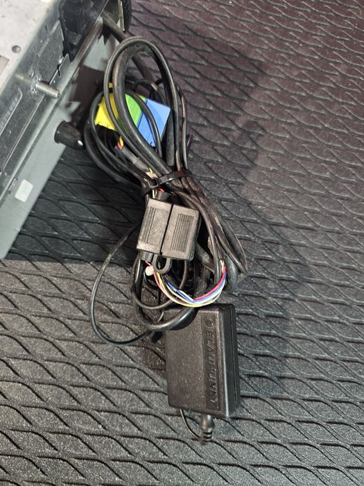 Blaupunkt TravelPilot RNs 3 BL/RT + Blaupunkt IDC A09 + instalație electrica + antena Gps Blaupunkt