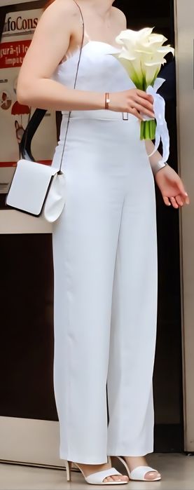 Salopetă albă elegantă
