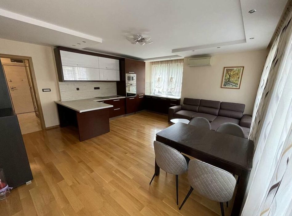 Дава се под наем Тристаен апартамент в Пловдив, Център - 90 кв.м за 575 € - Снимка #1