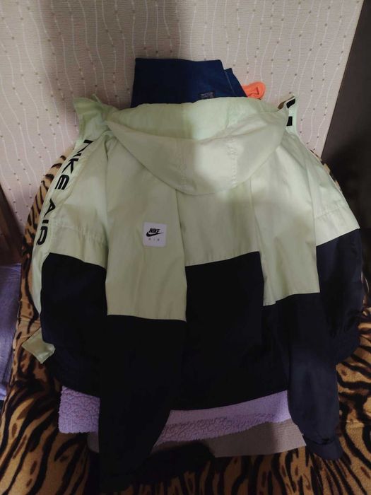 Ветровка Nike (M)