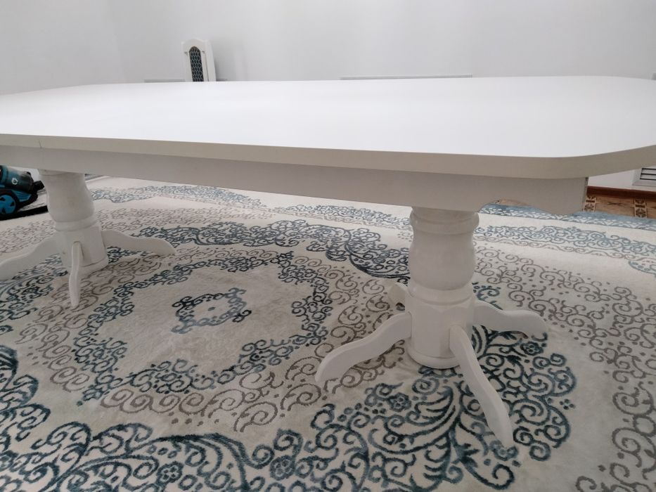 Стол гостинный ,с двумя вставками по 500 мм,размер от 3 ех до 4 метров