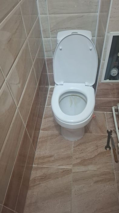 Продам унитаз. Б/у. В отличном состояний