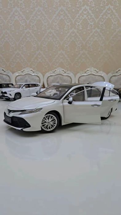 ККоллекционная модель Camry 1:18
