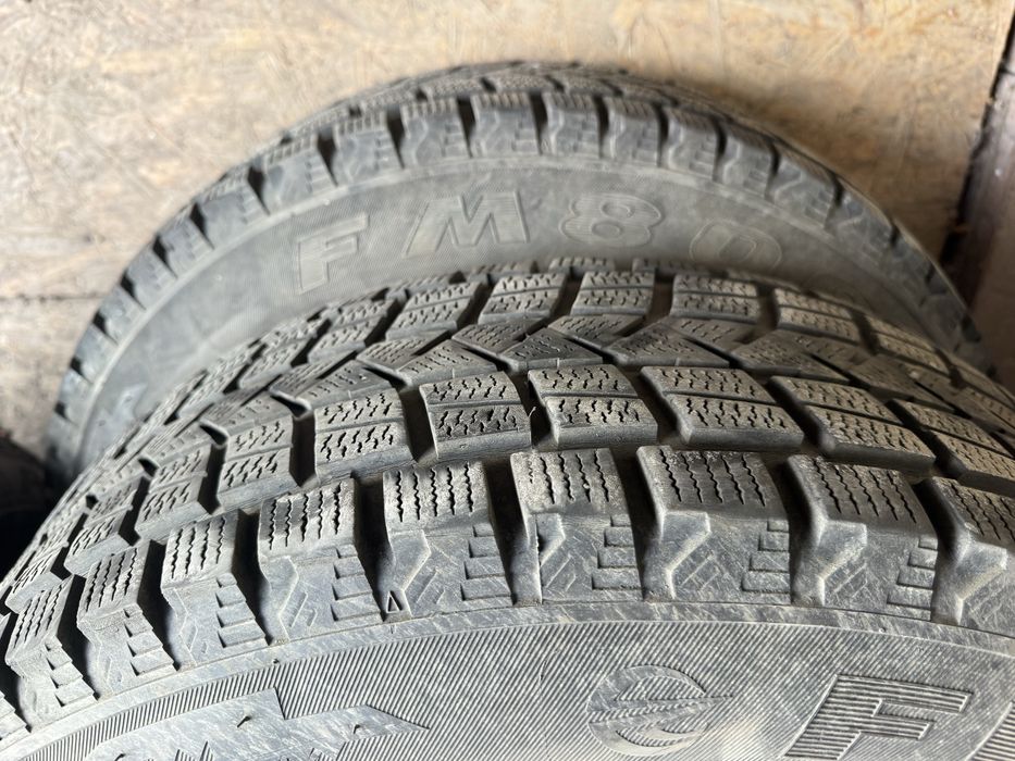 Продам зимние шины 235/75/15