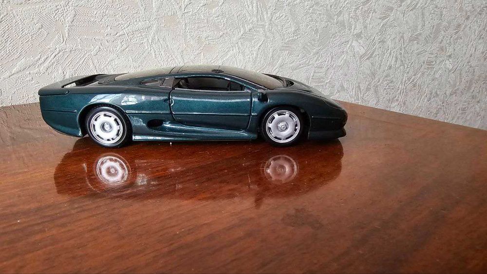 Ягуар Xj220. Масштаб 1:24