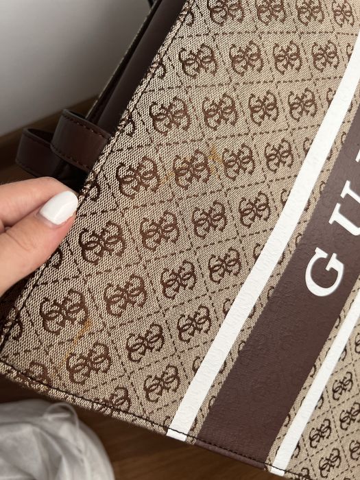 Чанта Guess