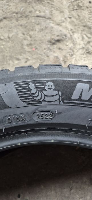 4 anvelope iarna Michelin 275/45/20.Pretul este pe bucata.