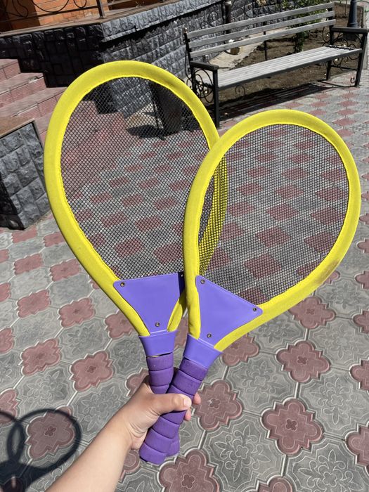 Продам две ракетки