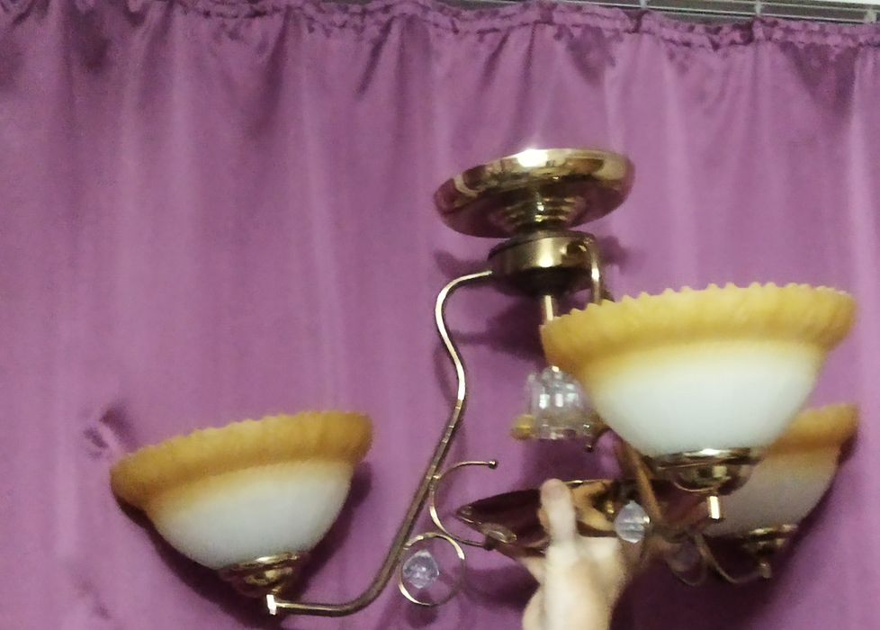Продам трёх рожковую люстру