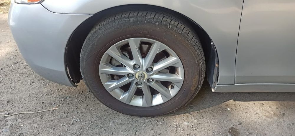 Тойота камри   40.          .