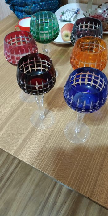 Высокие  хрустальные   немецкие фужеры цветные , шлифовка алмазная