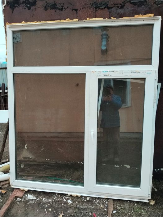 Пластиковая дверь и окно