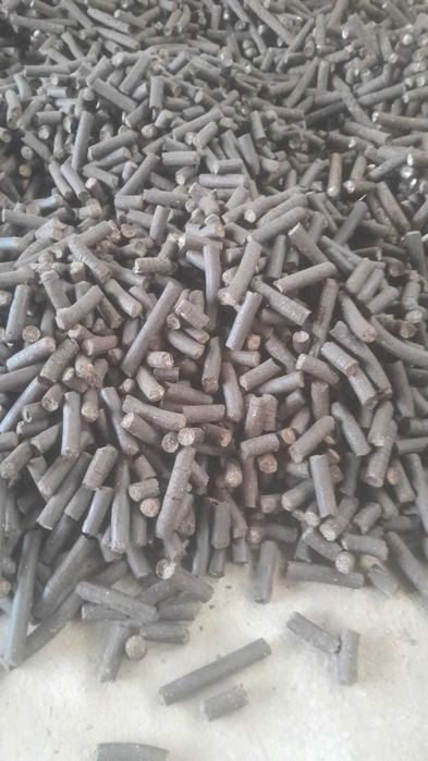 Brichete foc  resturi vegetale si rumegus rasinoase