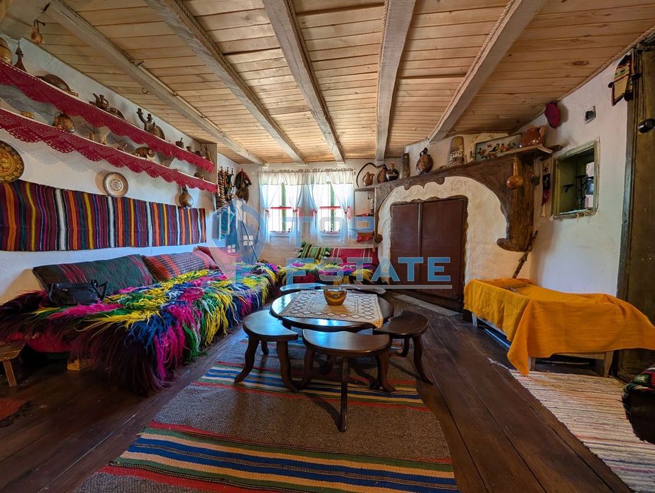 Автентична реновирана къща в град Елена