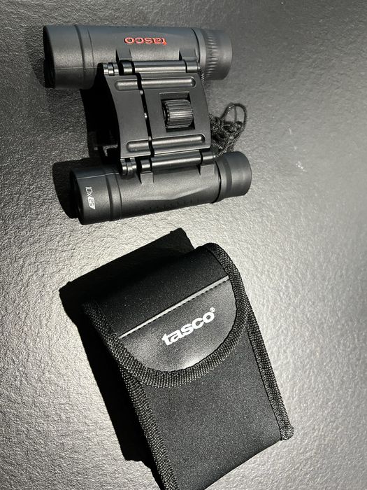 Binoclu Drumeţie Tasco cu Reglare 10X25 Negru