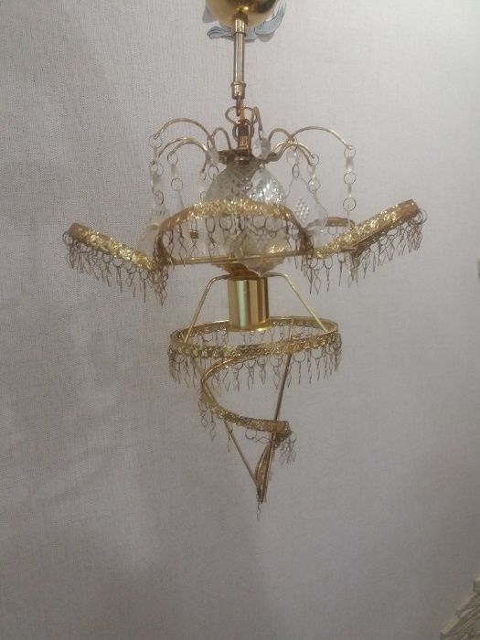 Продам потолочную люстру