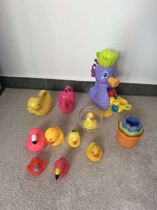 Lot jucarii baie copii