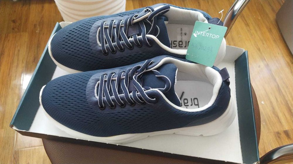 кроссовки Braska 40 размер. Куплена в Intertop