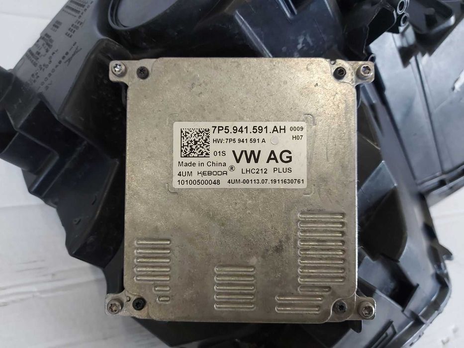 ляв лед фар Шкода Карок