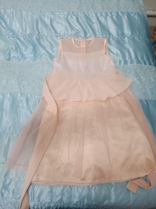 Детские платья продам