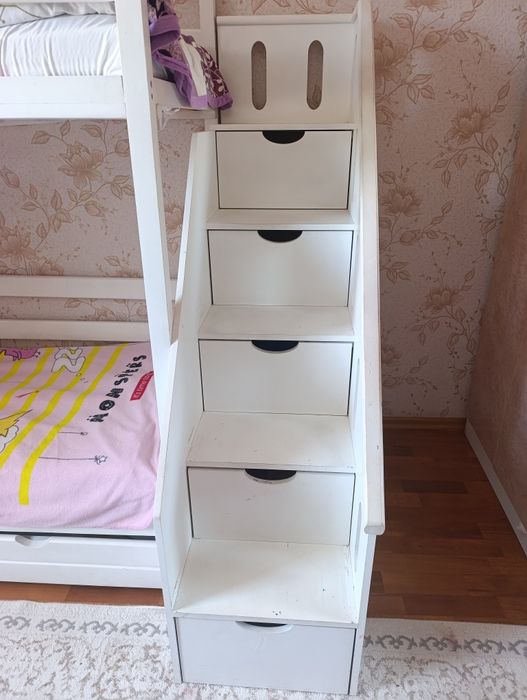 Двухъярусная кровать