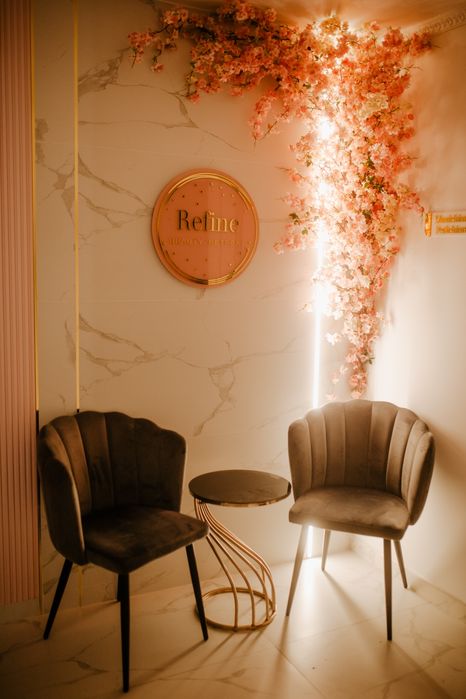 Căutăm HAIRSTYLIST PFA pentru salonul REFINE!