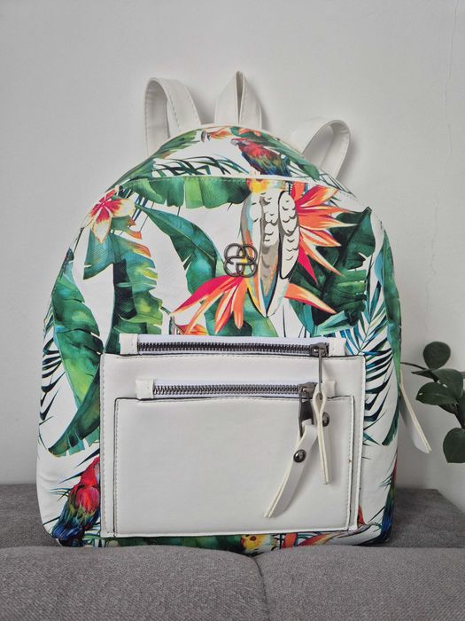 Дамска раница в бяло & дамска чанта London Fog в черно и златисто